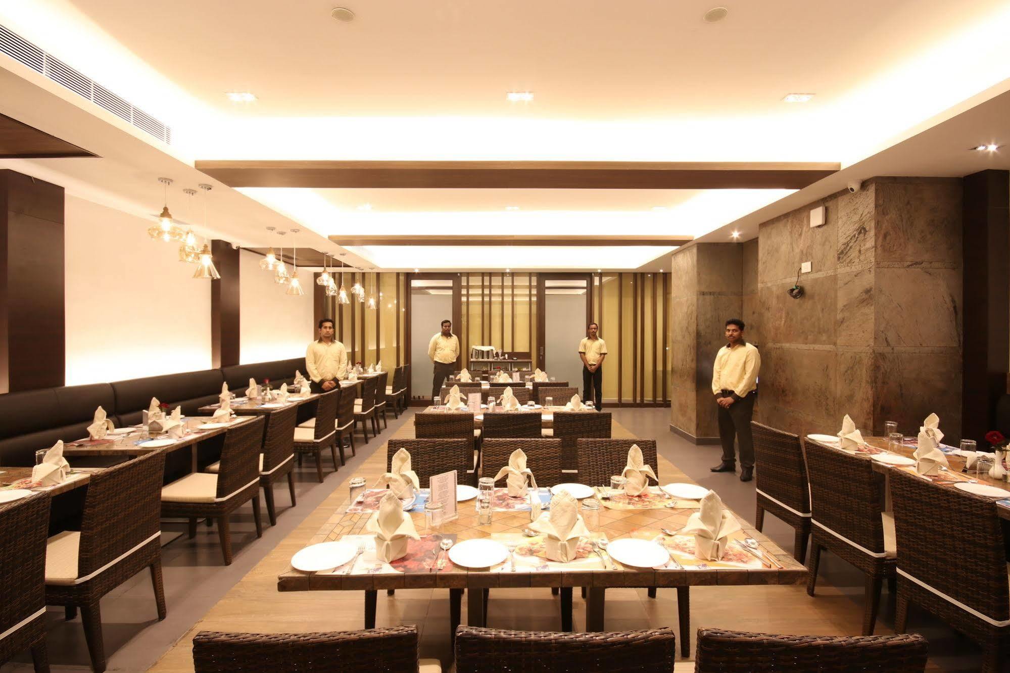 Khanna Fiesta Vellore Bagian luar foto